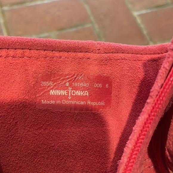 Pink Minnetonka 3 Layer Fringe Kids Boots - Picture 4 of 7